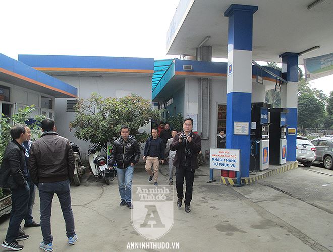 Toàn cảnh cuộc thực nghiệm đổ xăng giữa Petrolimex và lái xe ôtô khiếu nại